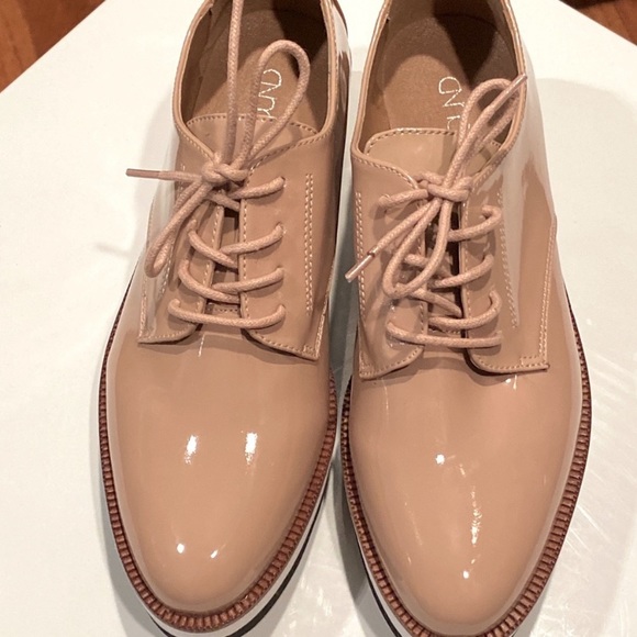 Oxfords size 7M brought them I am a size 7 wide these fit more of 61/2 - Picture 4 of 14